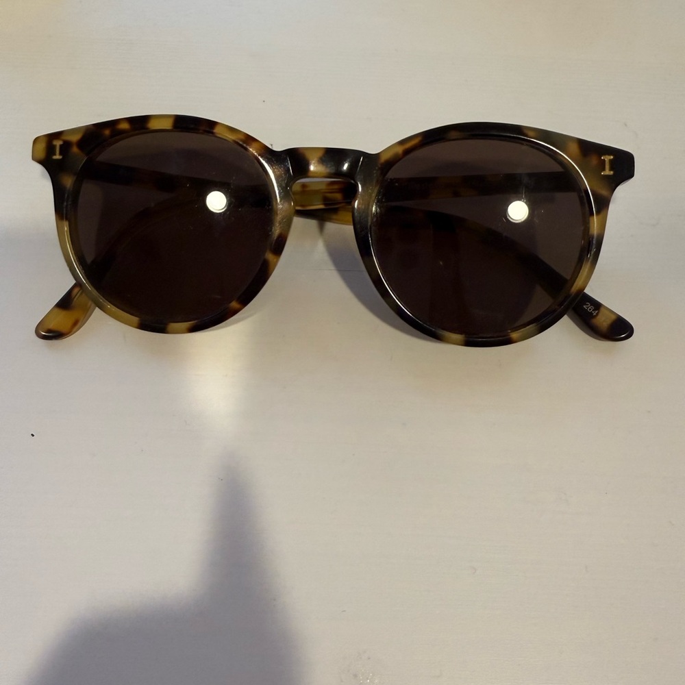 illesteva Leonard Tortoise Frame Sunglasses with Grey Lenses